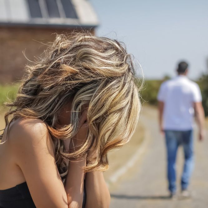 Меня бросил парень, как пережить расставание? Советы психолога